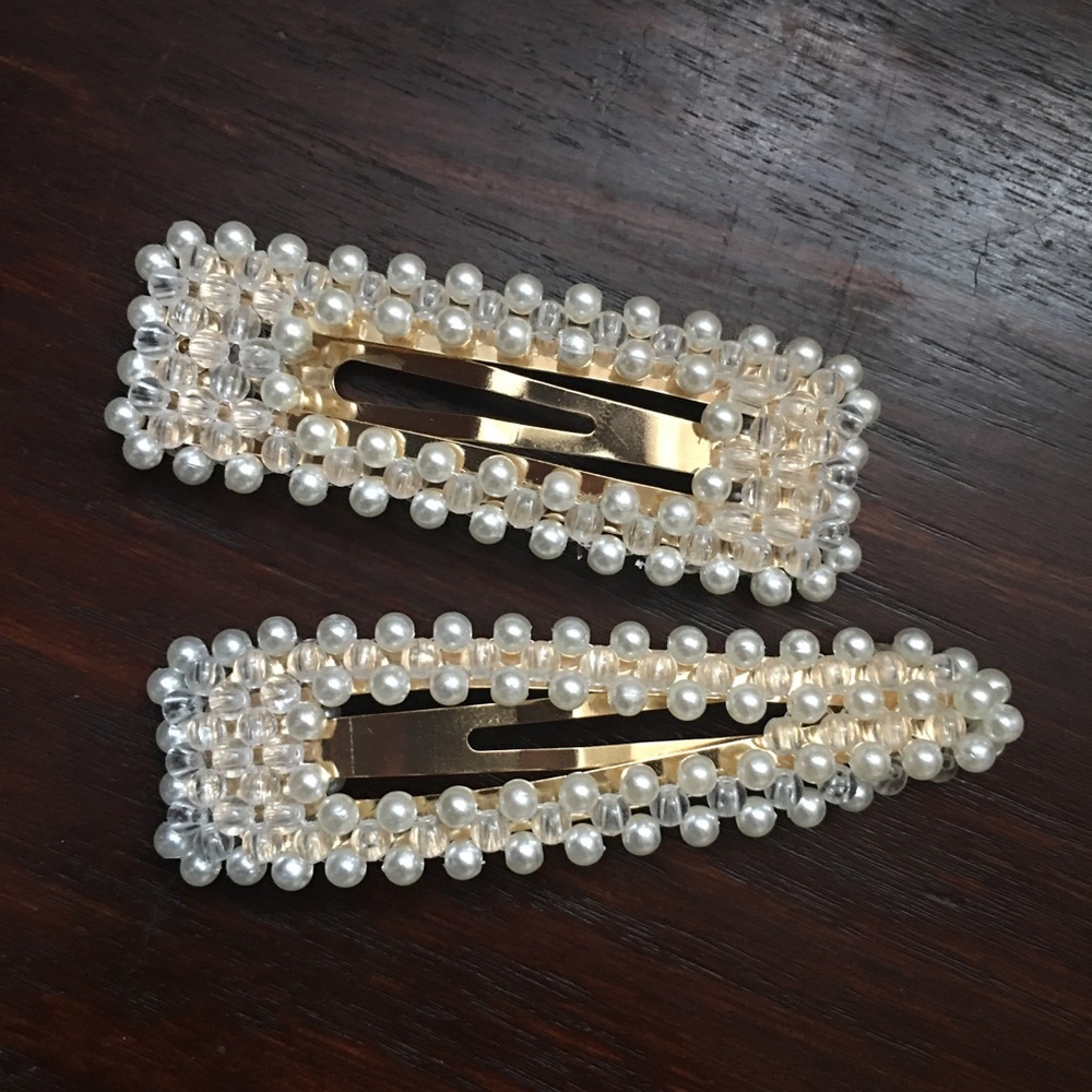 4/$25 Jumbo Pearl Hair Clips Set - Picture 3 of 6